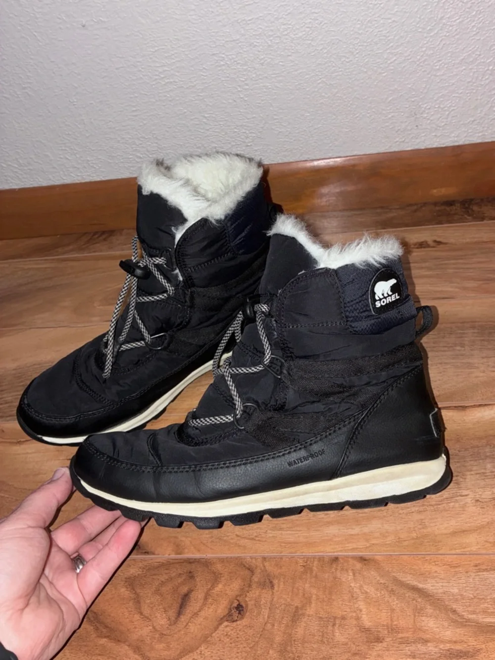 Sorel Whitney II Short Lace Waterproof Boot Black - size kids 6, fit womens 7.5